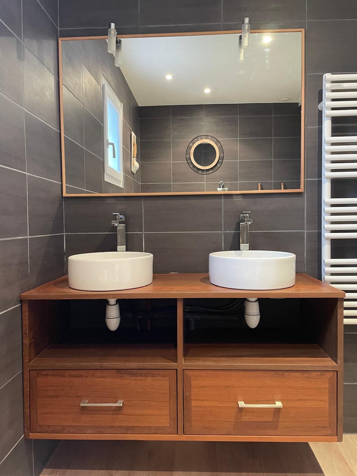 Fabrication d’un meuble de salle de bain sur la commune de Fougeré