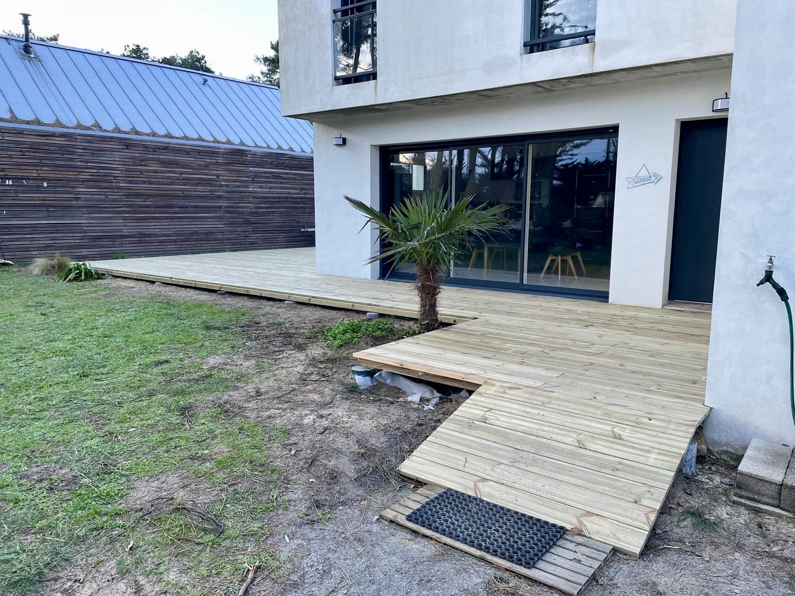 Pose d’une terrasse en bois sur la commune de Jard sur Mer