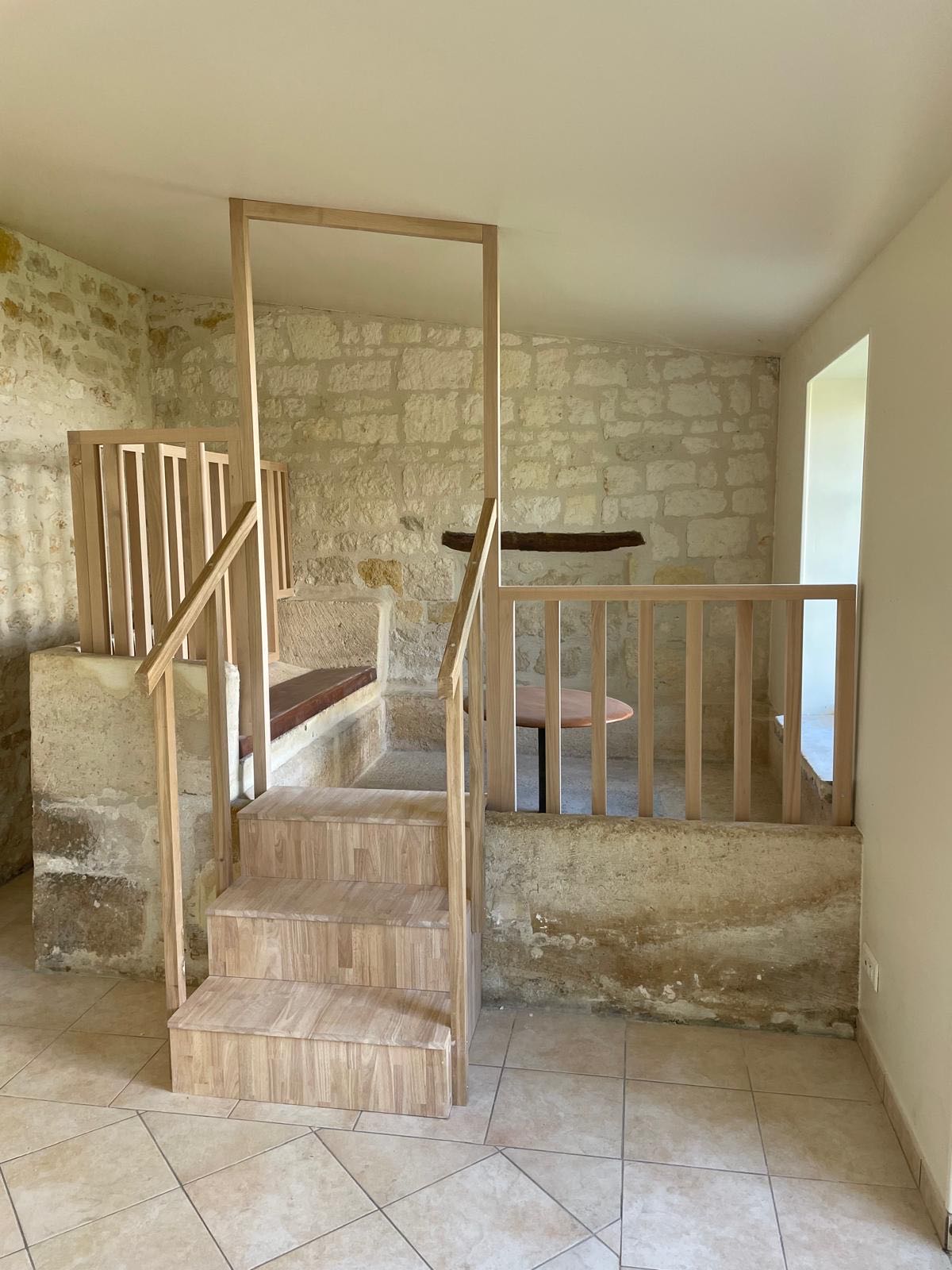 Fabrication et pose sur mesure d’un escalier et d’un garde-corps sur la commune de Corpe