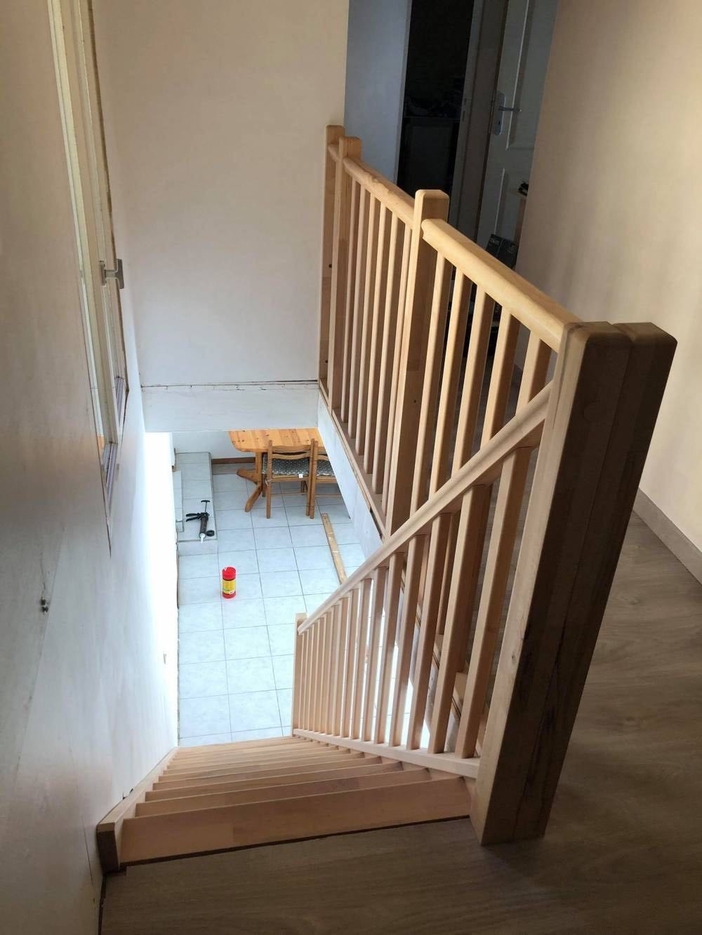 Pose d’un escalier droit sur la commune de Château Guibert
